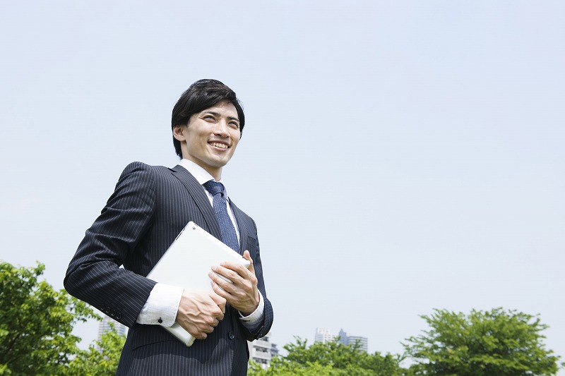 ビジネススーツとリクルートスーツでは何が違うのか