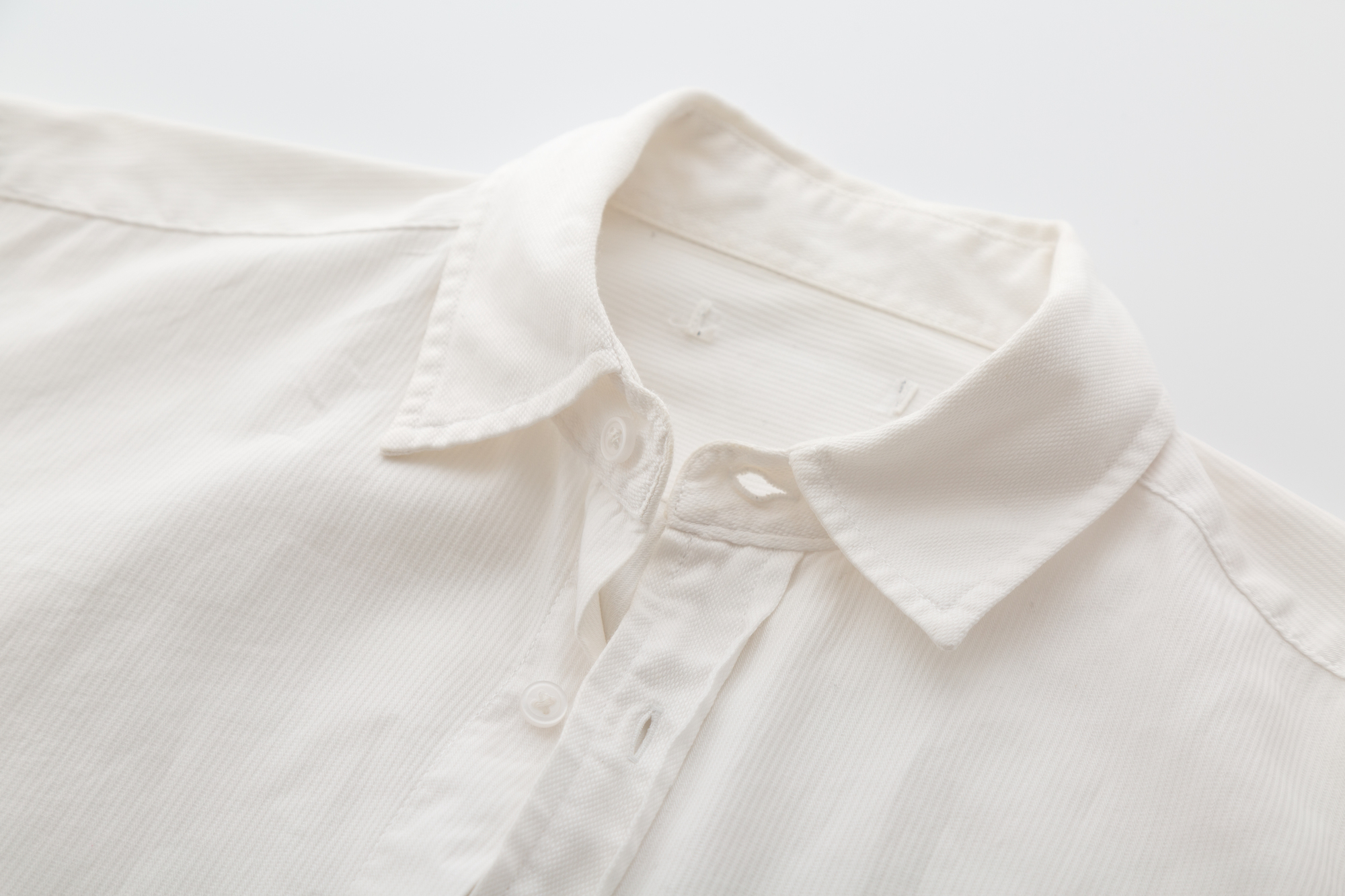 ワイシャツの黄ばみが落ちない！？頑固な汚れを落とす方法