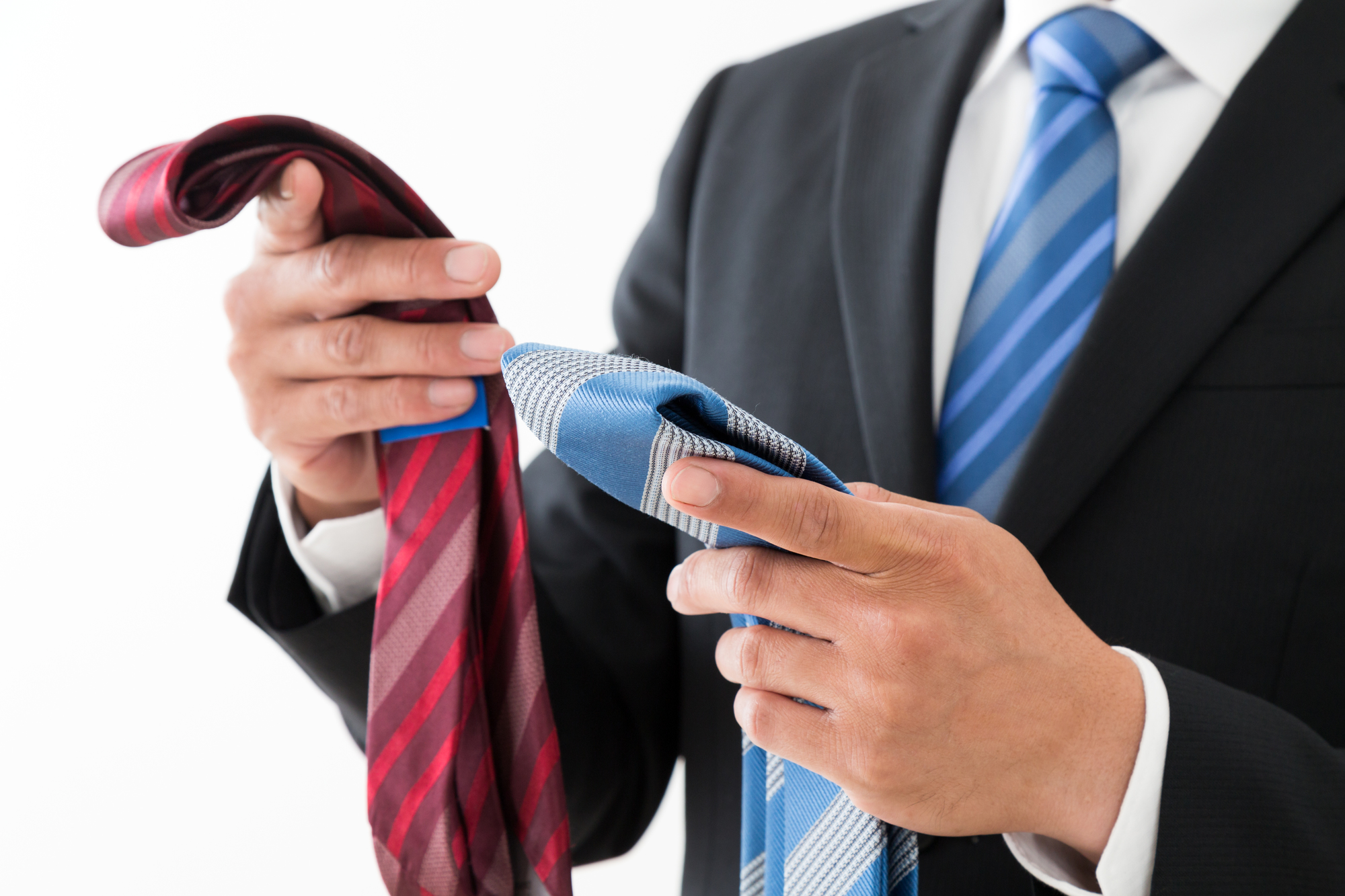 結婚式のネクタイは何色が最適！？マナーや好印象な結び方