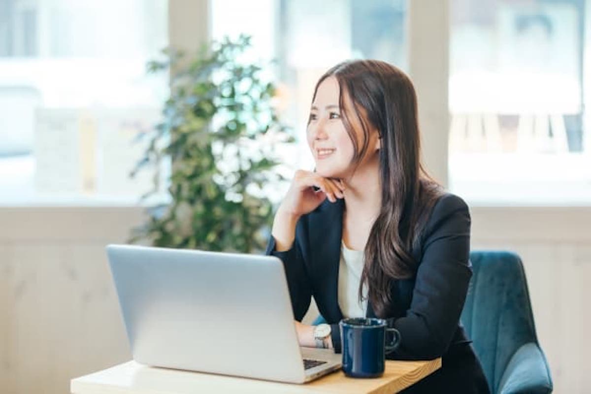 40代女性向け！レディースのビジネススーツの着こなし方と選び方