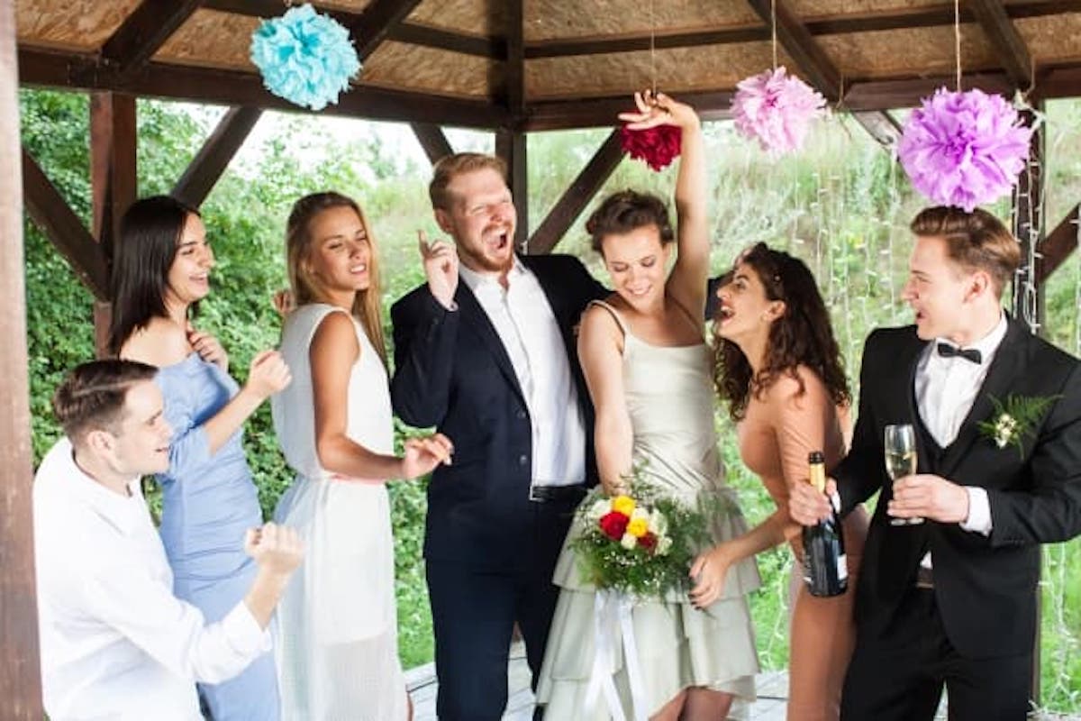 メンズ必見！結婚式でカジュアルな服装をするときのポイント