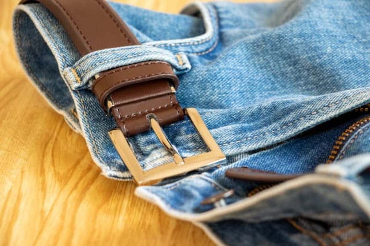 ジーンズの種類と定番カラーは？おすすめの選び方もご紹介