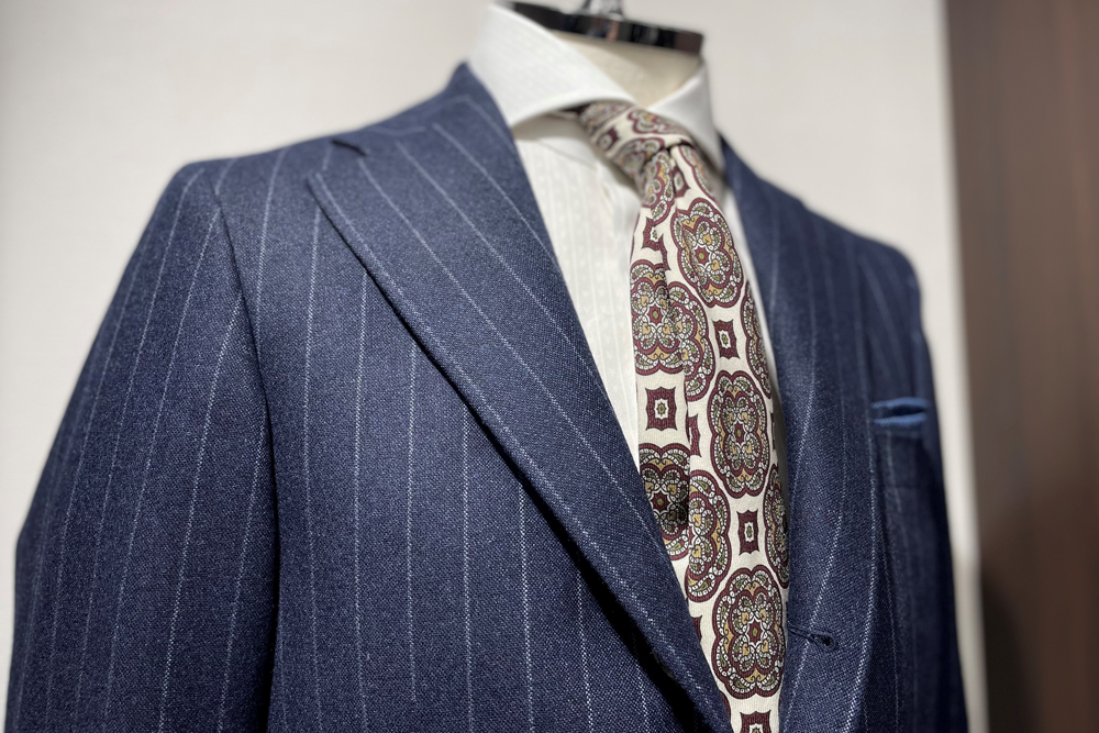 衿はスーツの顔